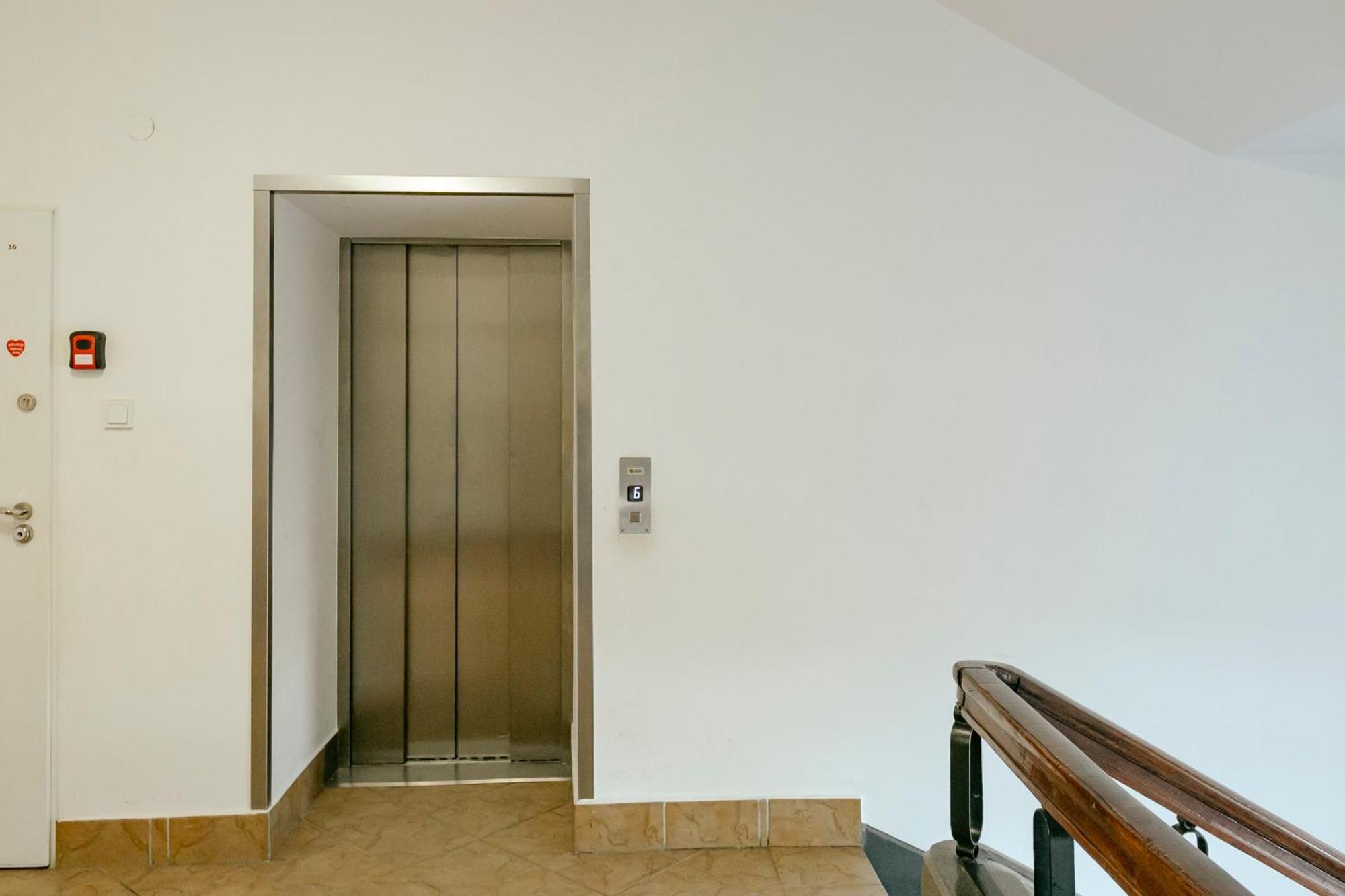 Plac Konstytucji 6 Orange - Apartament Dla 4 Osob - Bezplatny Parking - Free Parking - Piekny Widok Na Panorame Warszawy Βαρσοβία Εξωτερικό φωτογραφία